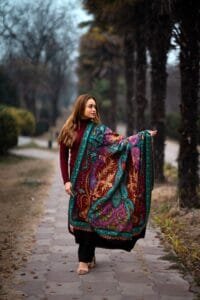 Shawl Pashmina Sozni Multi Jama